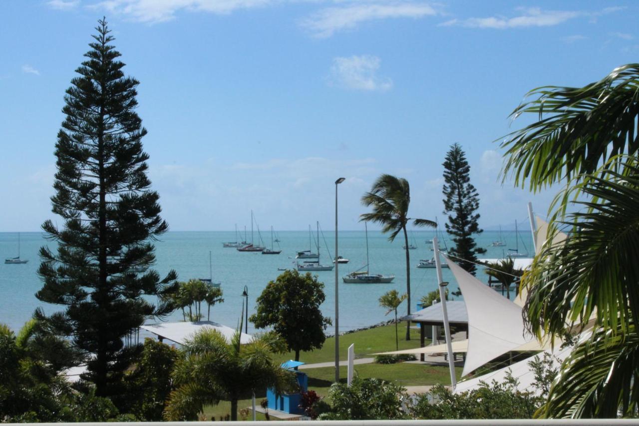 Colonial Court Beachfront & Motel