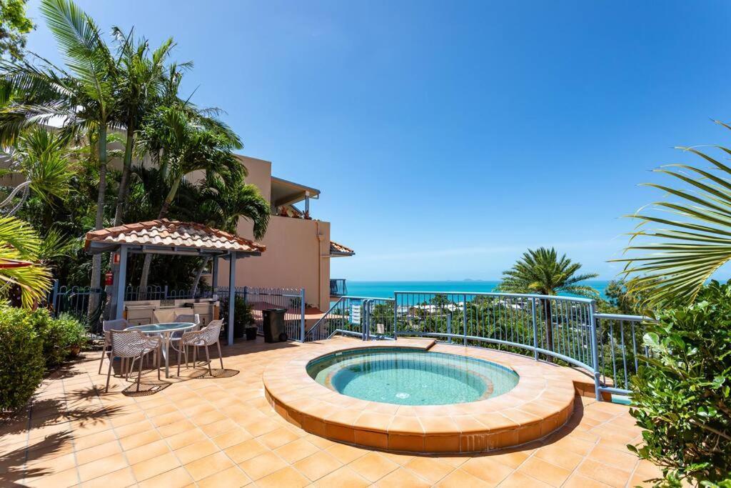 Star View 9, Pool, Wifi, Sleep 4, Views In Airlie Airlie Beach