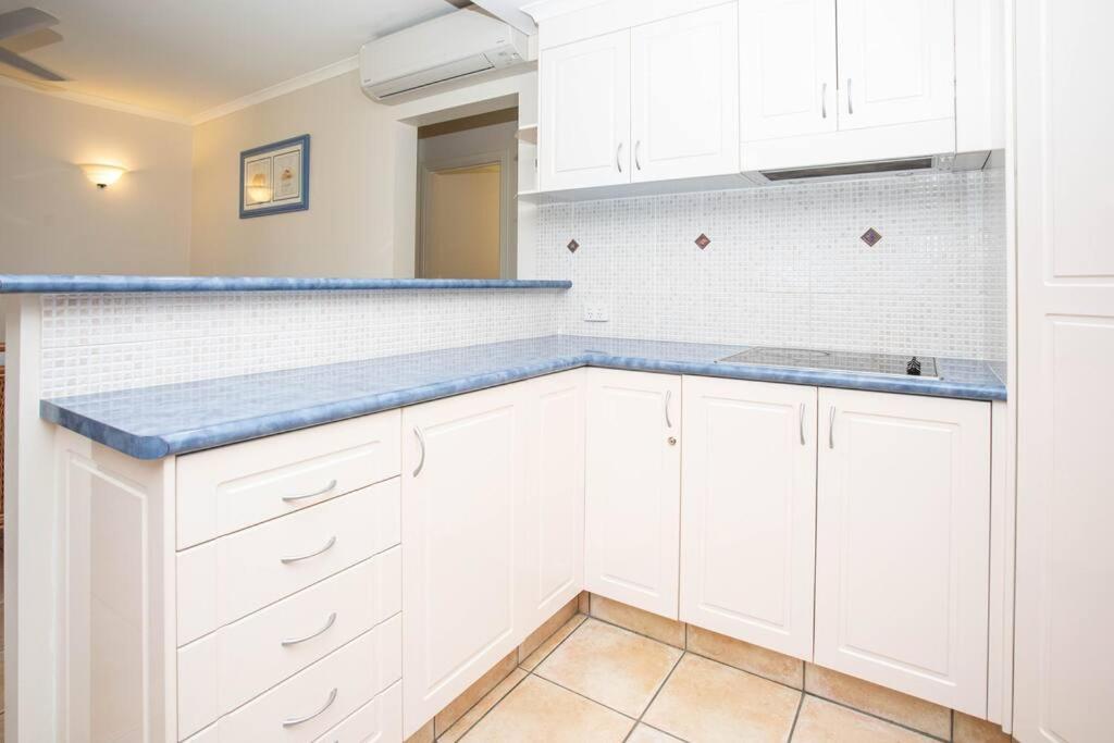Apartment Star View 9, Pool, Wifi, Sleep 4, Views In Airlie