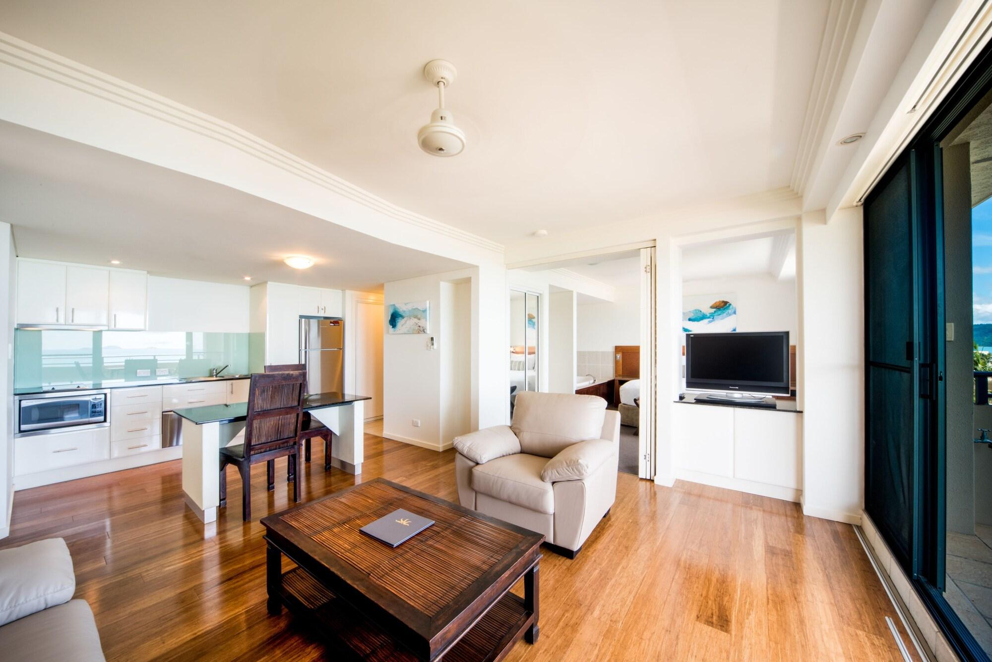 Pinnacles Airlie Beach