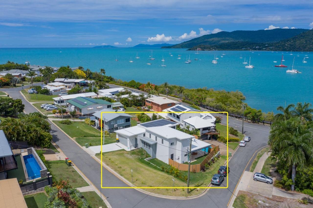 Whitsunday Living On Hillcrest Holiday home Airlie Beach