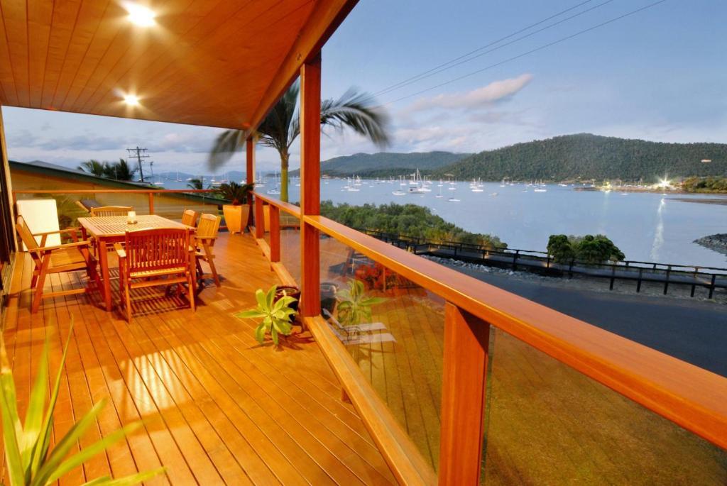 Airlie Waterfront Acomodação com café da manhã  4*