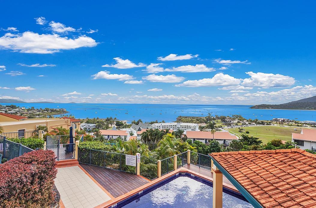 Bliss On The Bay * Airlie Beach