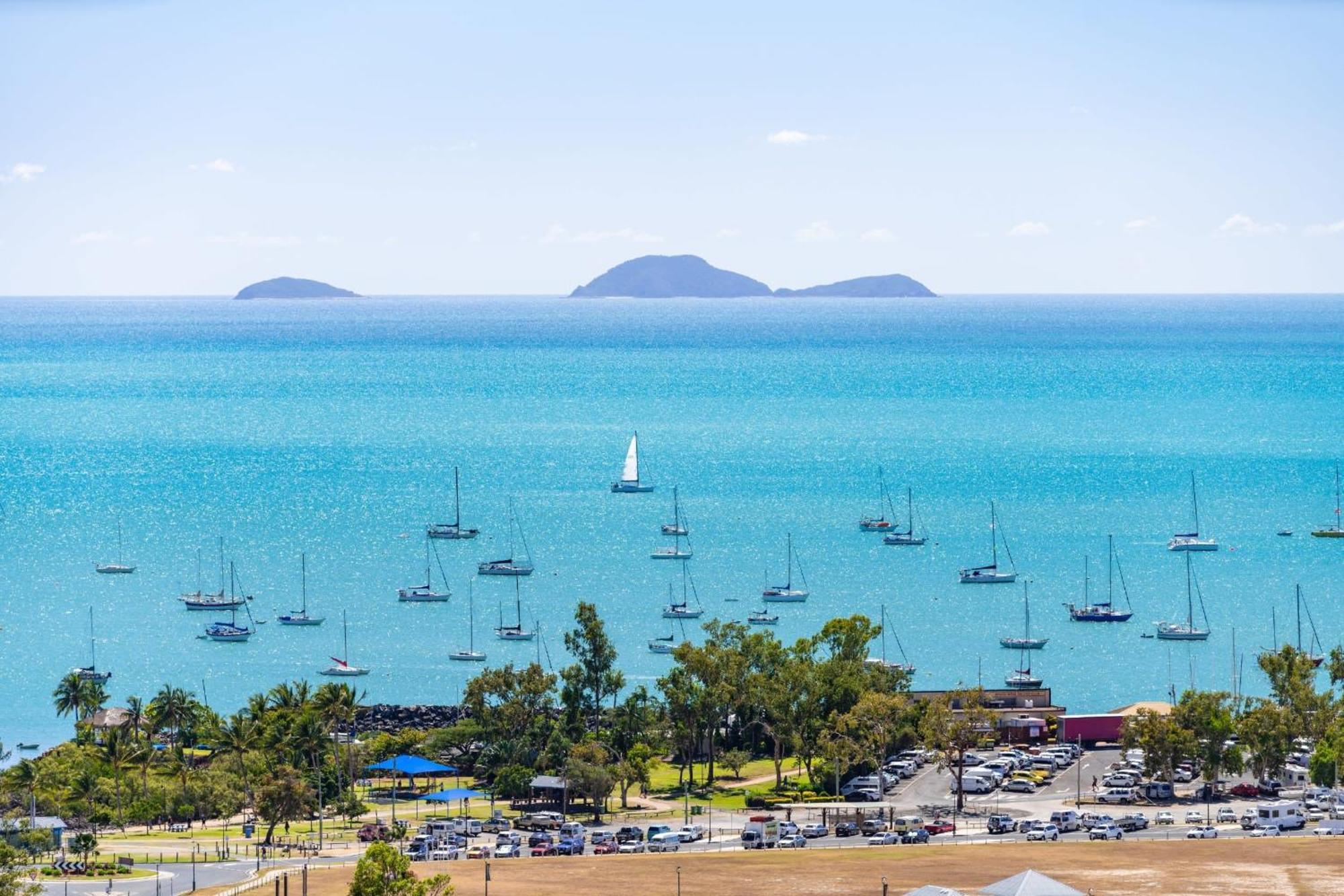 Relax & Daydream At 2 Elementa Airlie Beach