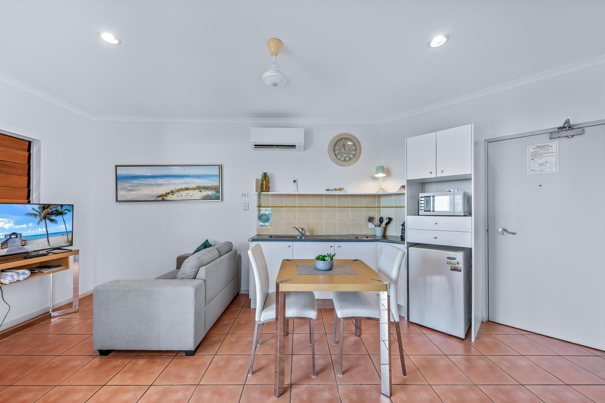 Haven 17b Ocean View Apartment Airlie Beach