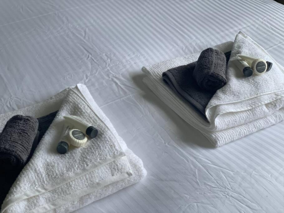 Whitsundays Ocean & Rainforest Views Airlie Apartamento *