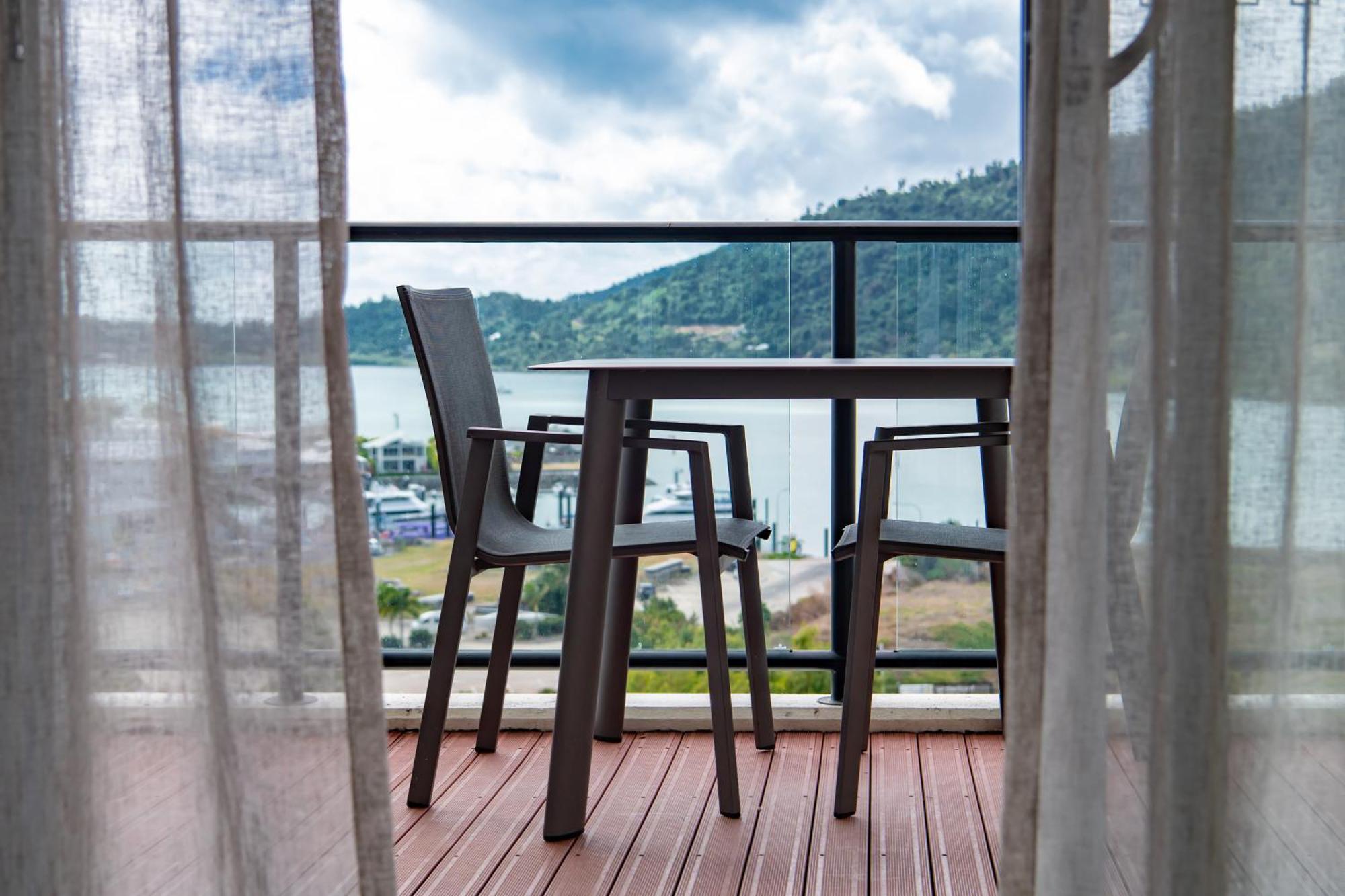 Apartment Harbour View King With 1511 Airlie Beach