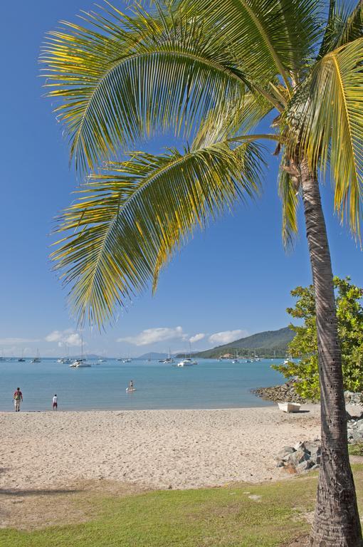 Motel Colonial Court Beachfront & Airlie Beach