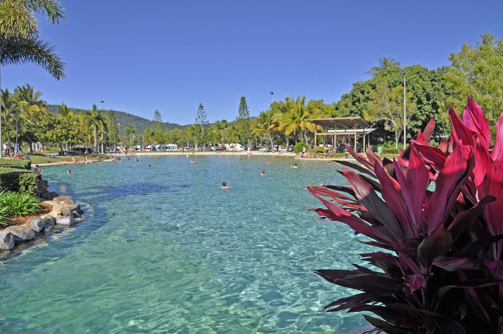 Motel Colonial Court Beachfront & Airlie Beach