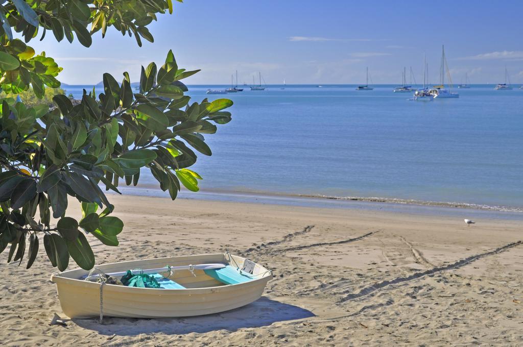 Motel Colonial Court Beachfront & Airlie Beach