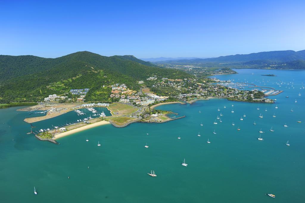 Colonial Court Beachfront & 3*