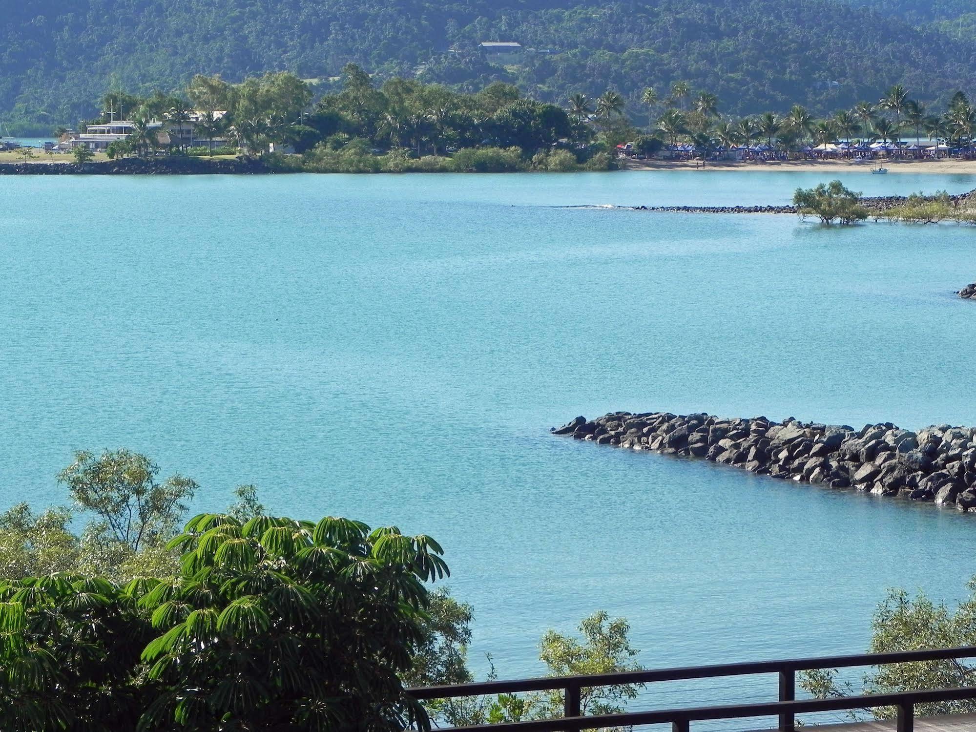 Acomodação com café da manhã  Airlie Waterfront Airlie Beach