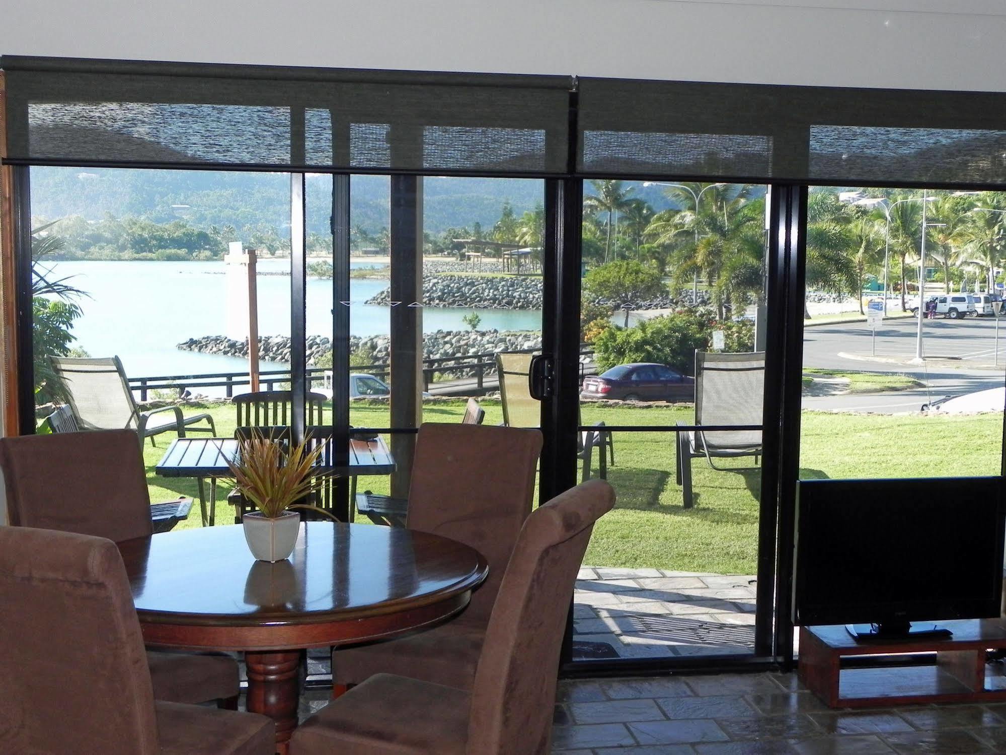 Acomodação com café da manhã  Airlie Waterfront