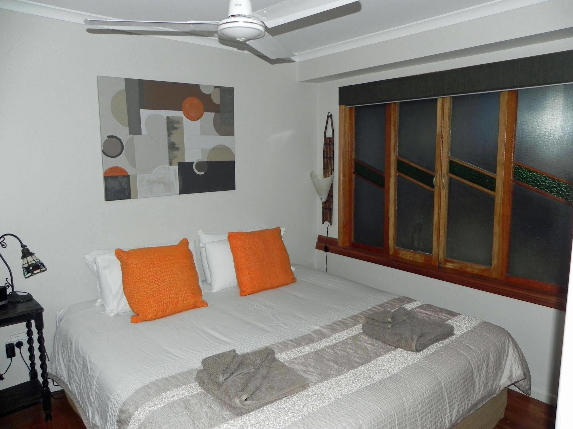 Acomodação com café da manhã  Airlie Waterfront 4*