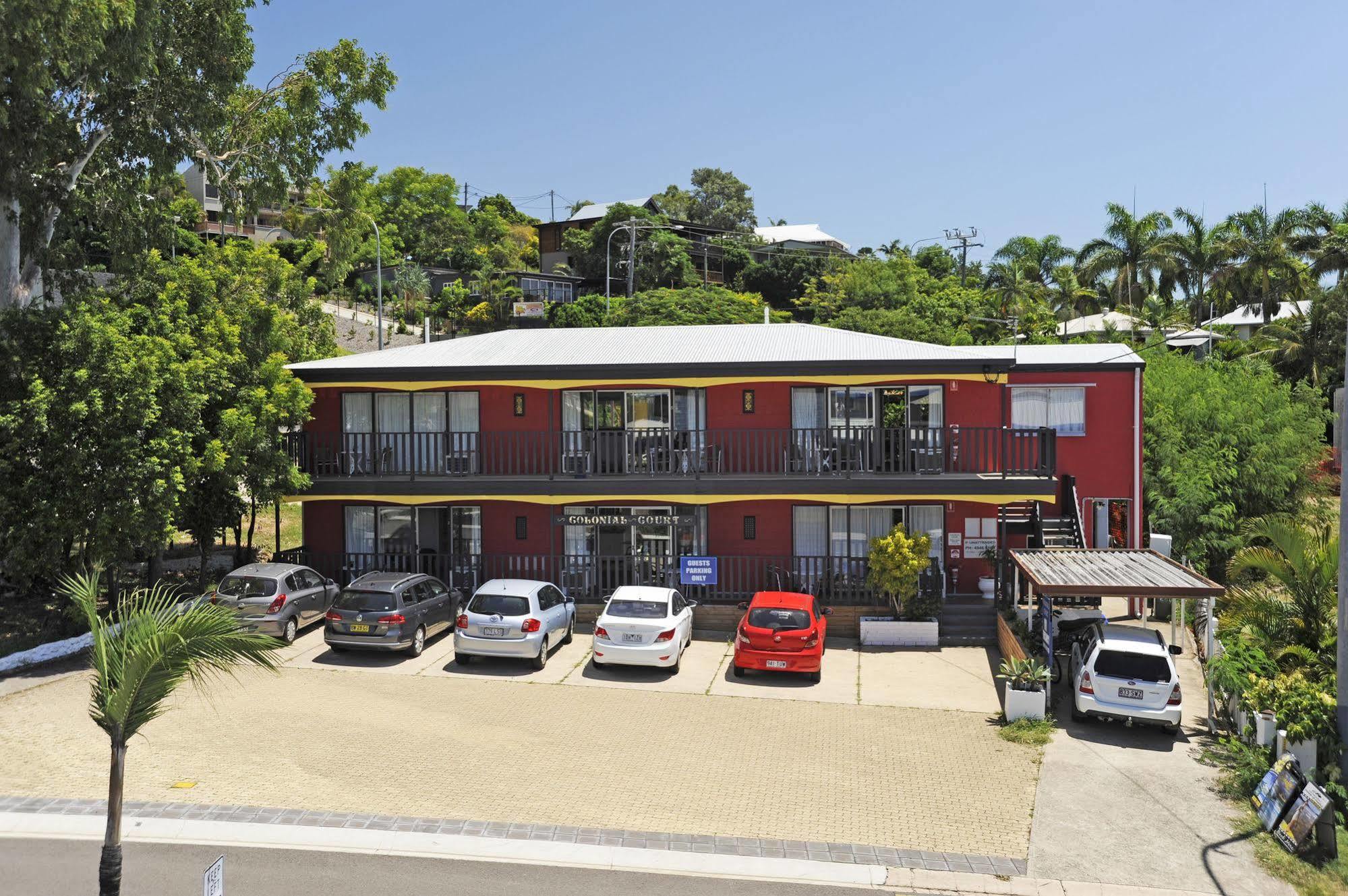 Motel Colonial Court Beachfront & Airlie Beach