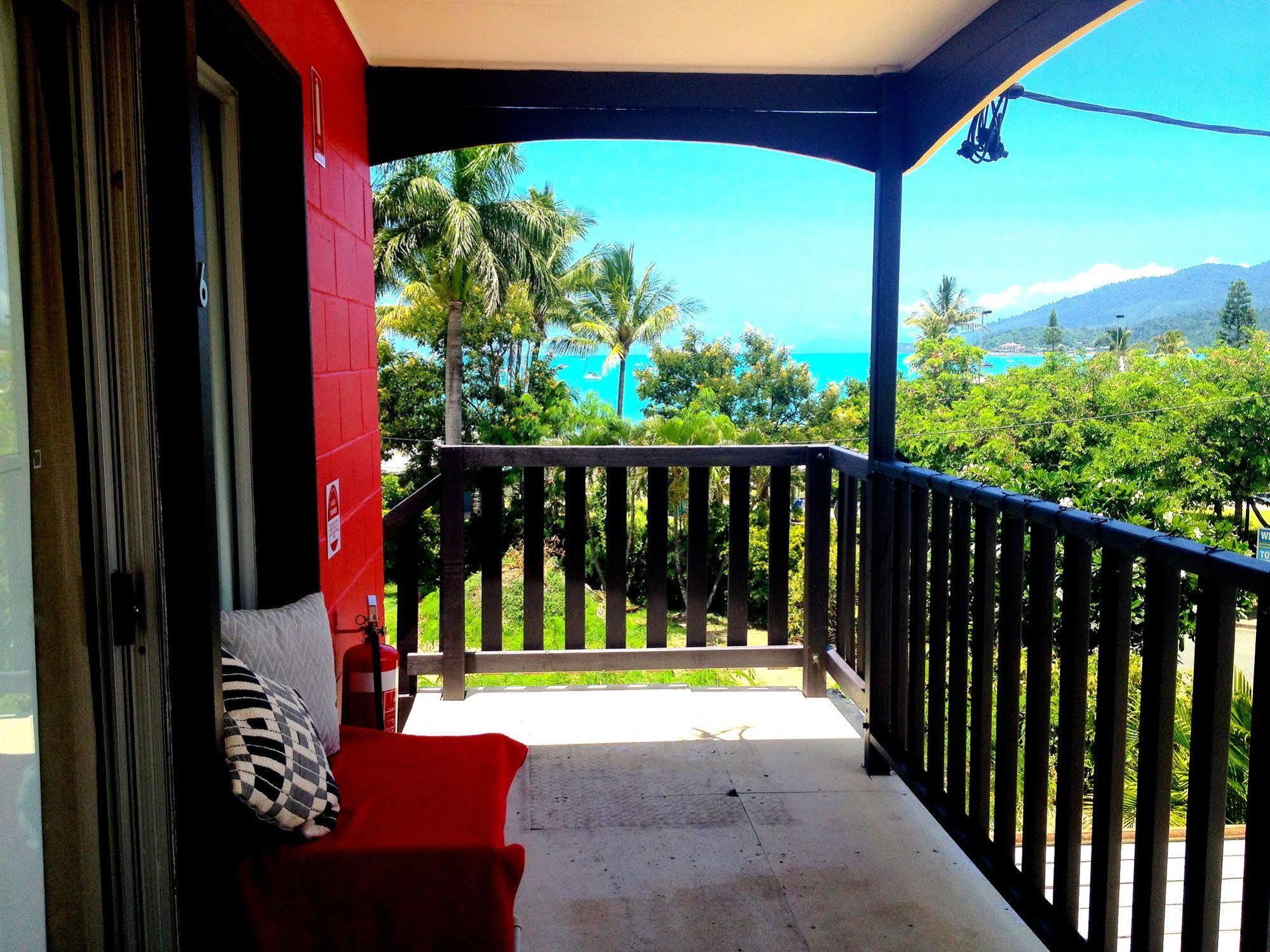 Colonial Court Beachfront &
