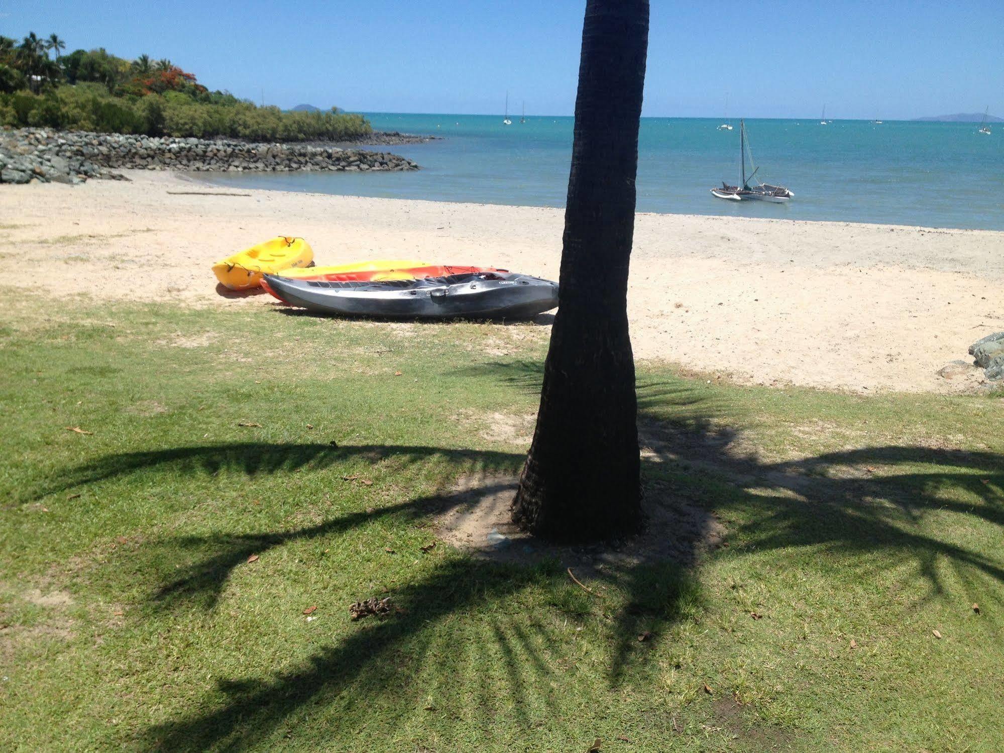 Colonial Court Beachfront & 3*