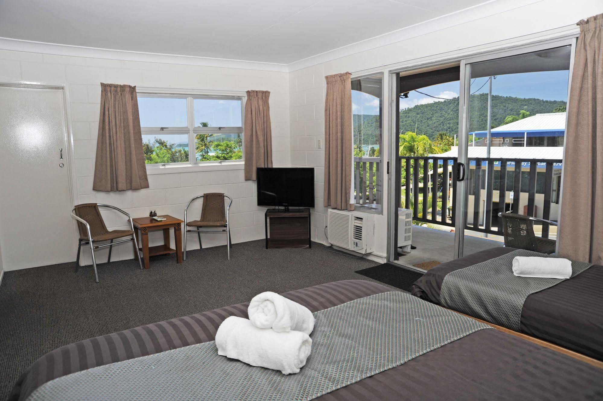 Colonial Court Beachfront &