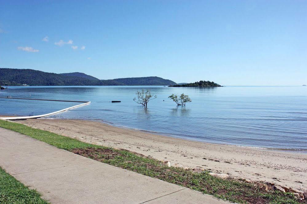 Whitsunday Waterfront Aparthotel