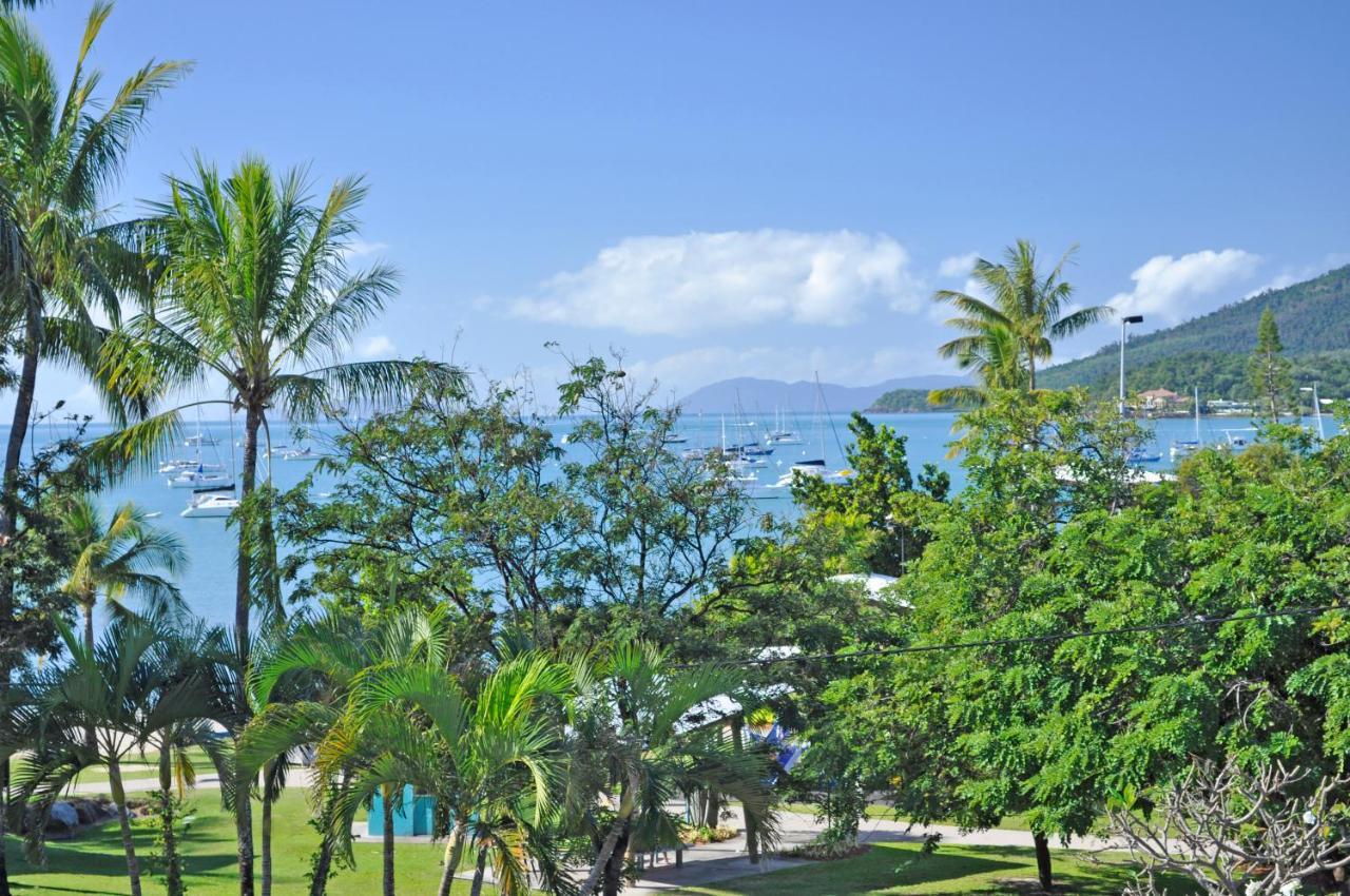 Colonial Court Beachfront & 3* Airlie Beach
