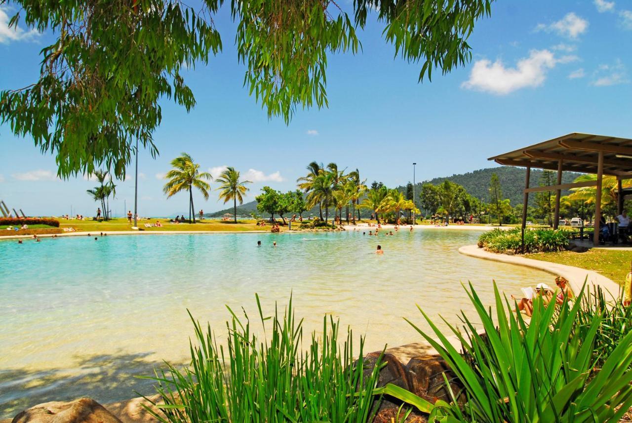 Colonial Court Beachfront & Motel 3*