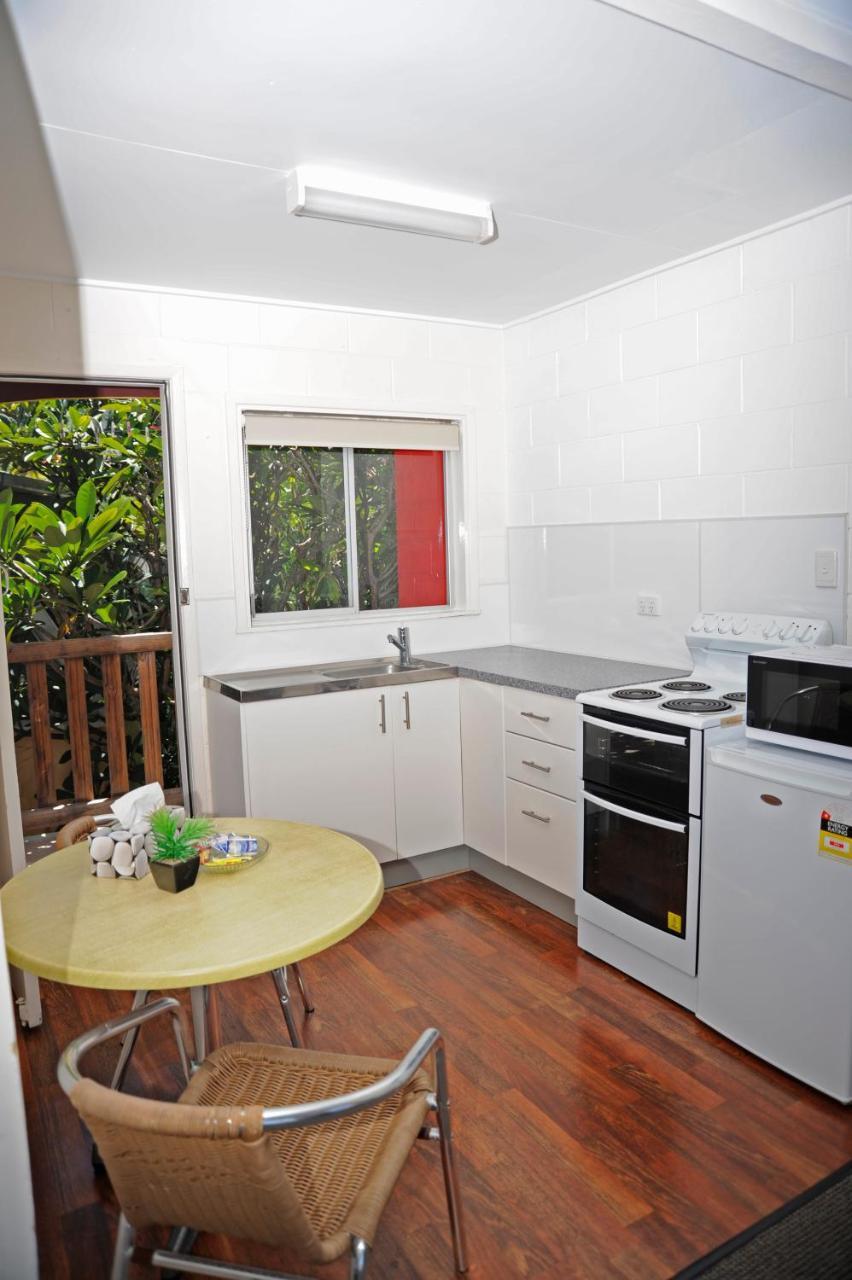 Colonial Court Beachfront & Airlie Beach