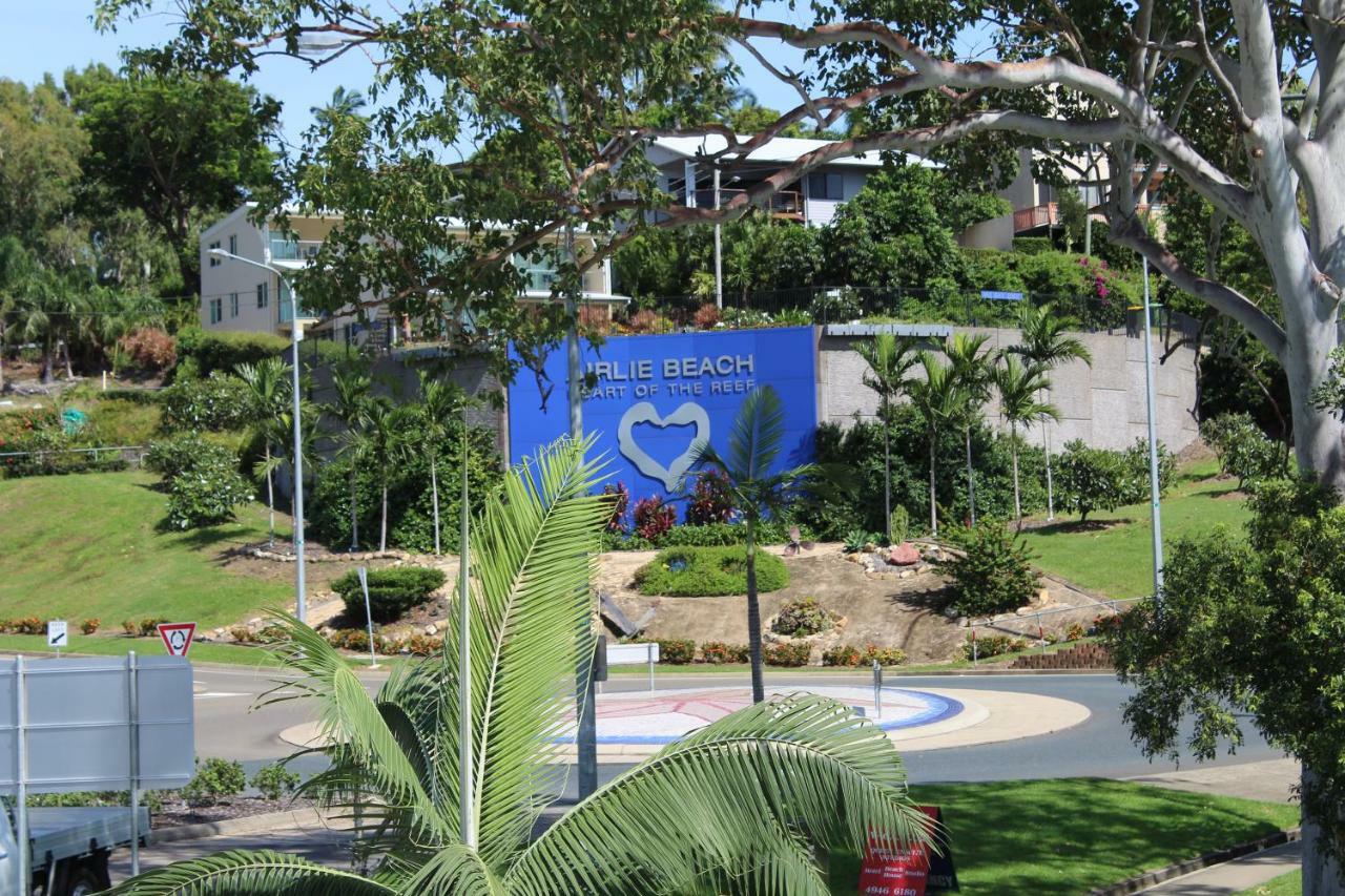 Motel Colonial Court Beachfront &