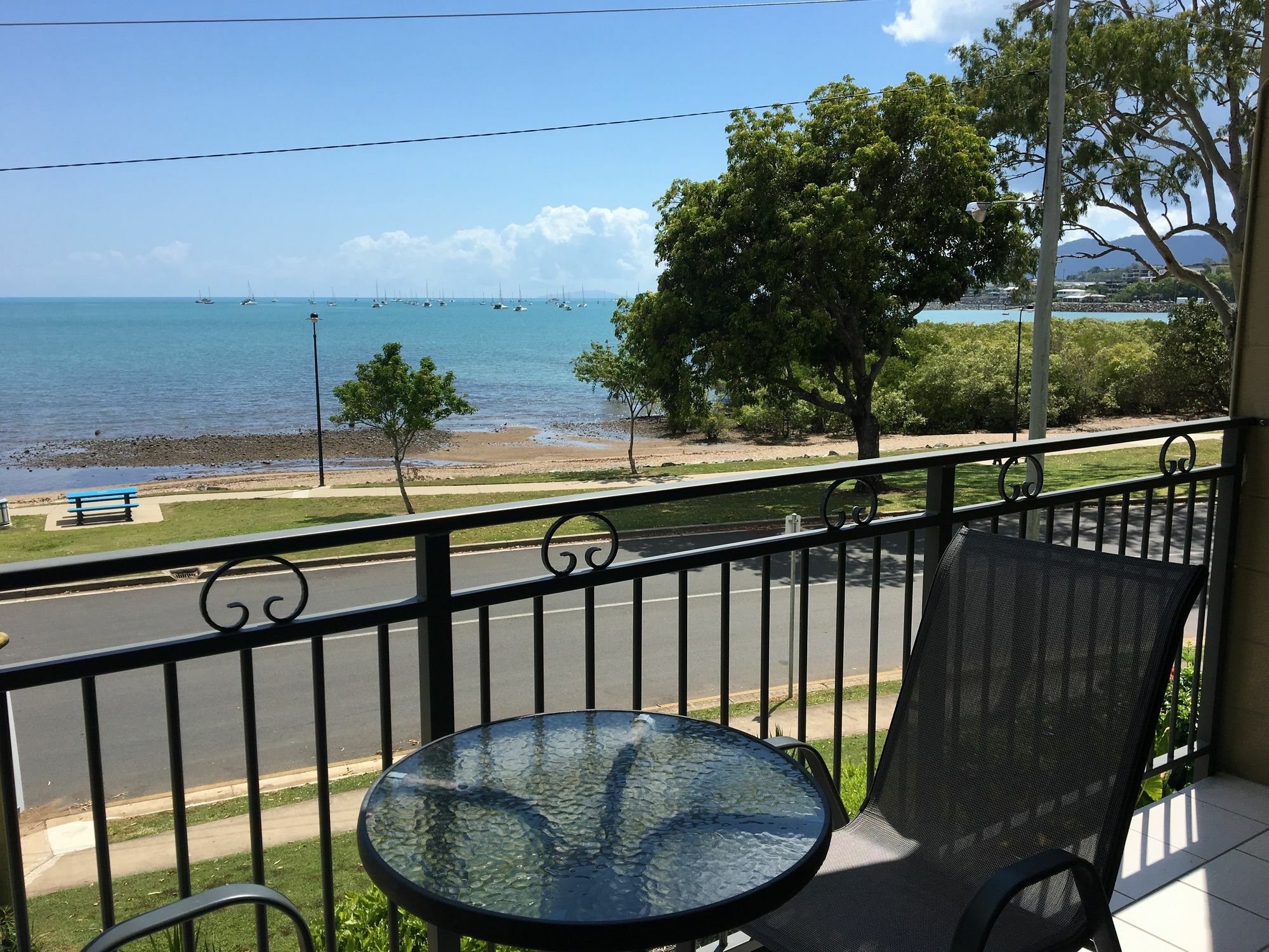 Whitsunday Waterfront Aparthotel 3*
