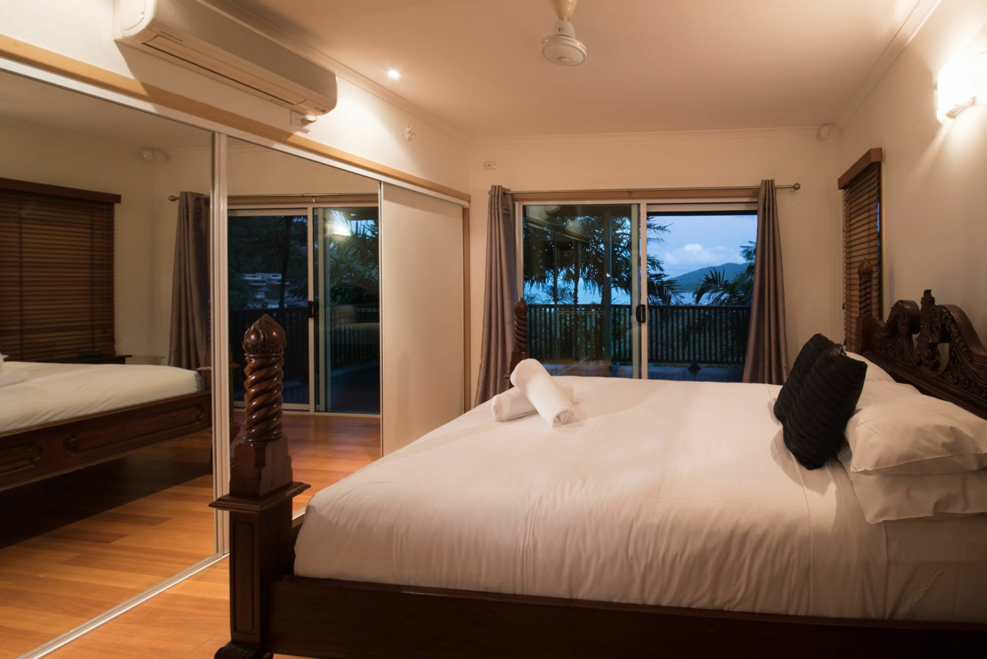Bella Vista Pets Welcome Call Prior To Booking Apartment *