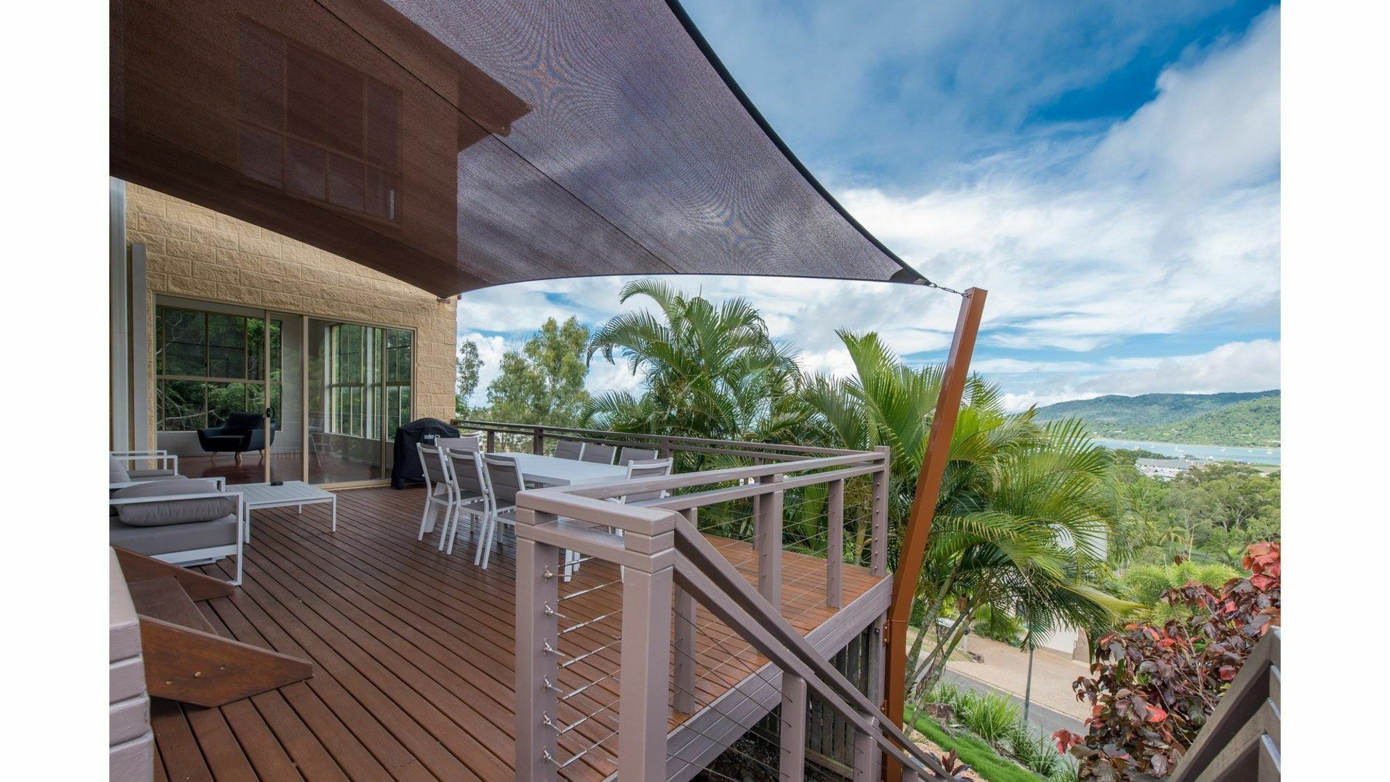 The Power House - Airlie Holiday home
