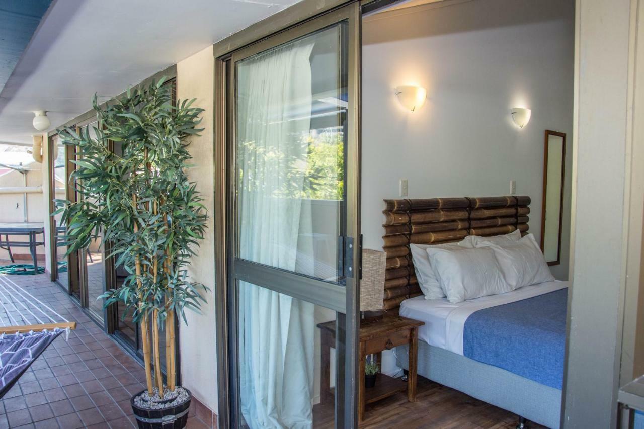 Colonial Court Beachfront & 3*