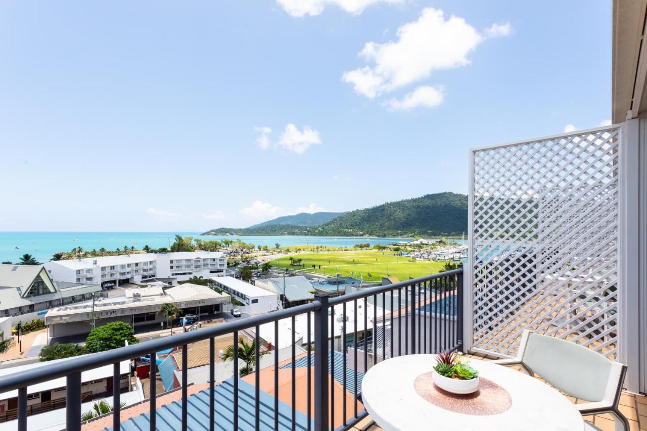 Ocean Views 10 *