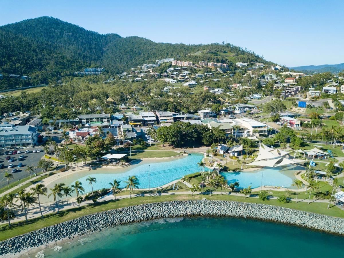 Ocean Views 10 *